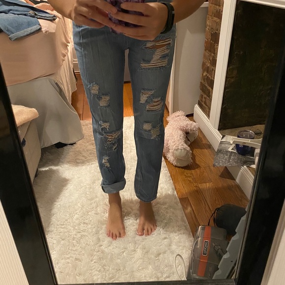 Forever 21 boyfriend ripped jeans - Picture 2 of 4